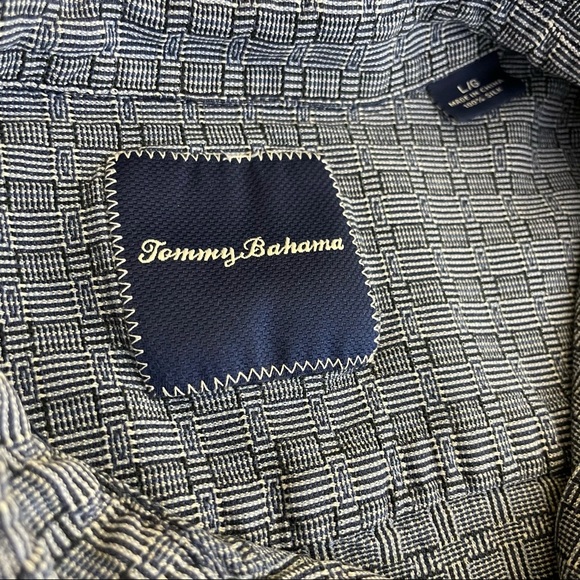 Tommy Bahama 100% Silk Shirt - Picture 2 of 7